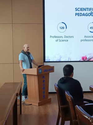 Презентація М. Лобачевим Одеської політехніки на пленарному засіданні конференції