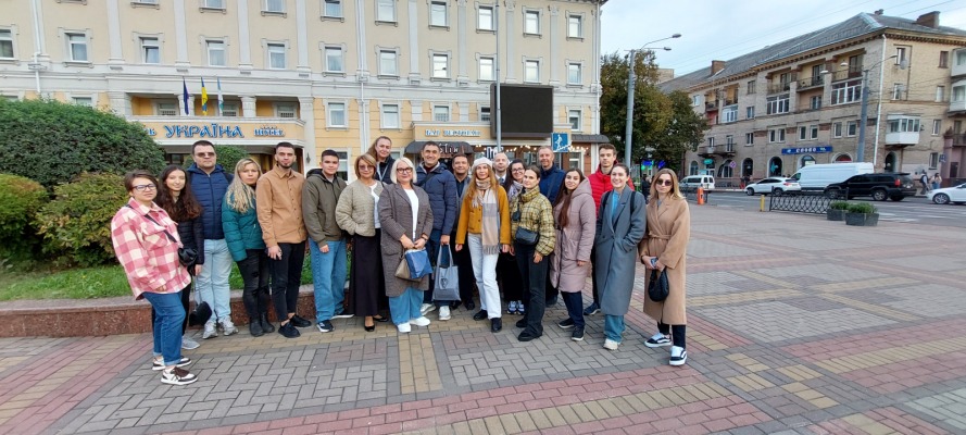 Делегація всіх університетів на екскурсії містом Рівне