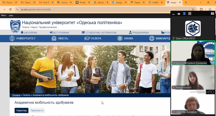 Катерина Хумарова презентує розділ сайту Одеської політехніки присвячений академічній мобільності